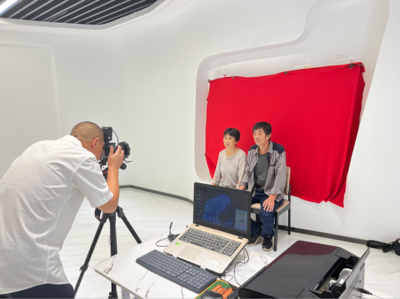 鏡頭記錄溫情 專設(shè)服務(wù)點(diǎn)，攝影服務(wù)走進(jìn)村民家門口